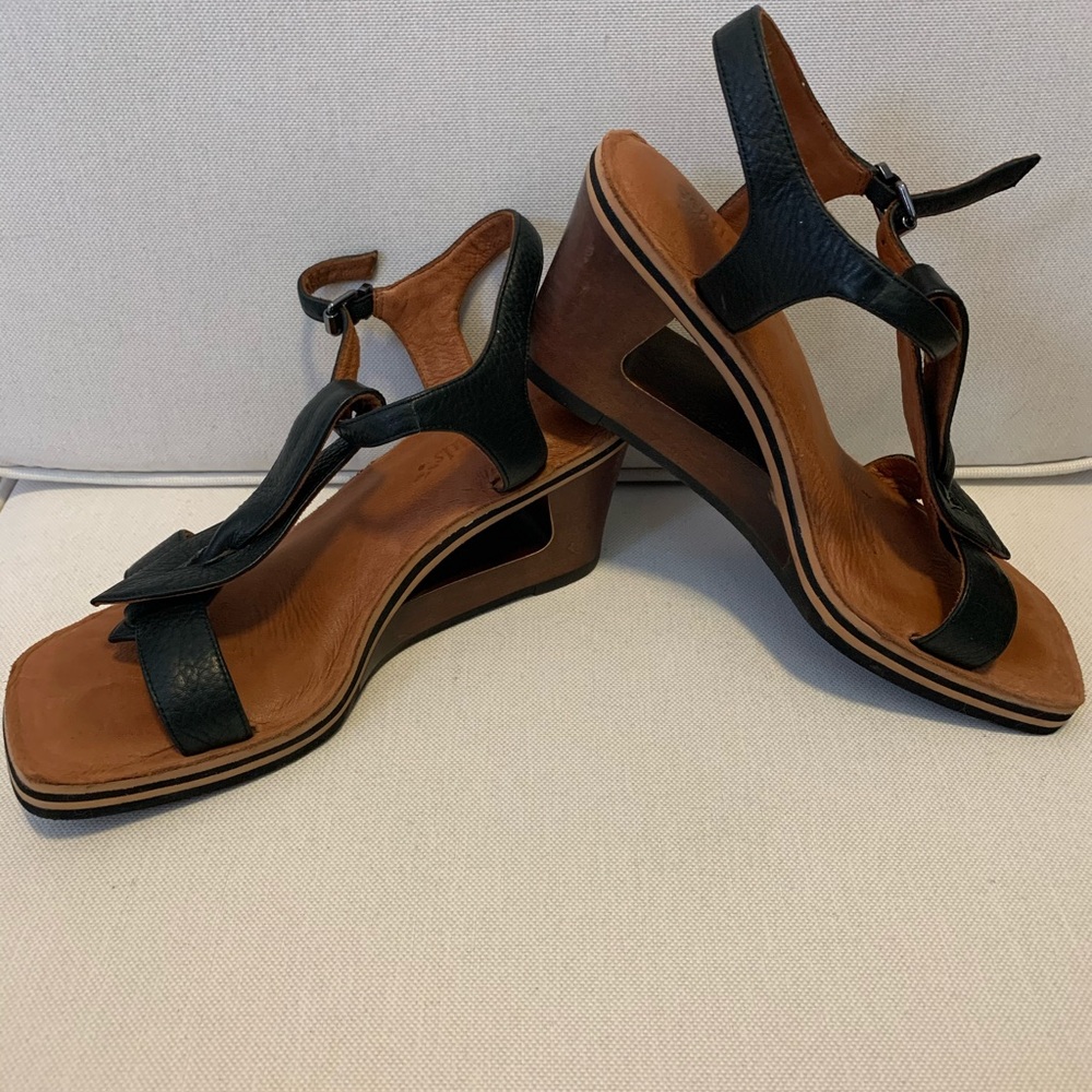 Gentle Soul Comfy Sandals.